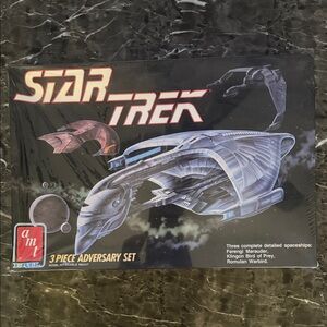 AMT Star Trek Adversary Spaceship Set - Silver and Black (never opened)